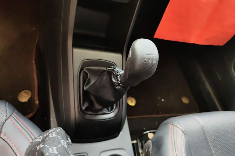 Used Baojun 310 2016 1.2L manual Comfort trim level Gear Lever