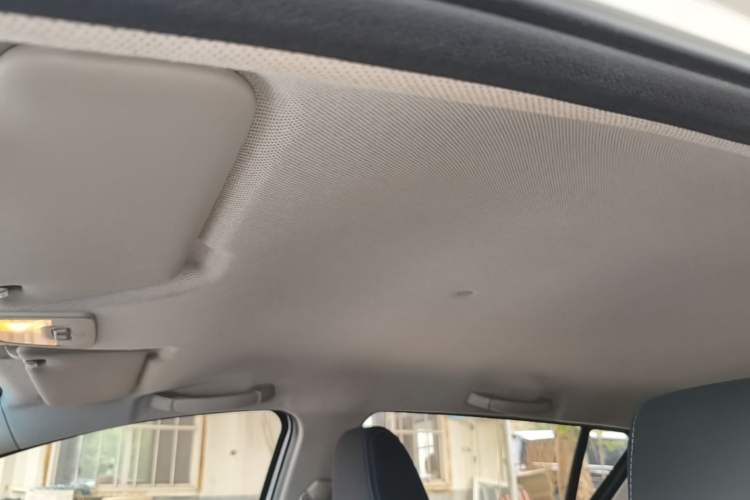 Used Baojun 310 2016 1.2L manual Comfort trim level Headliner