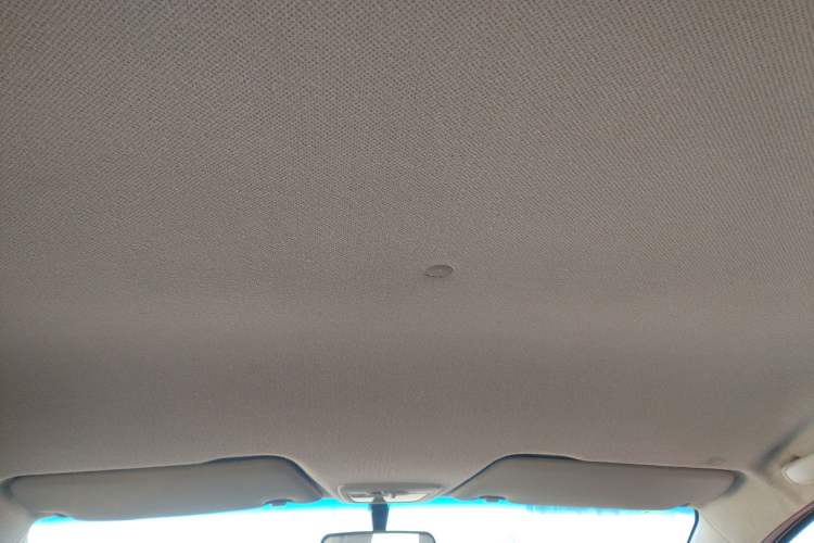 Used Baojun 310 2016 1.2L manual Comfort trim level Headliner