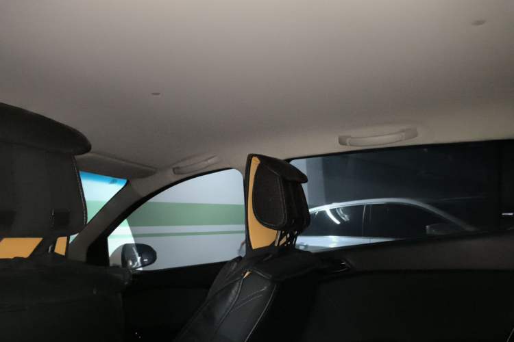 Used Baojun 310 2016 1.2L manual Comfort trim level Headliner