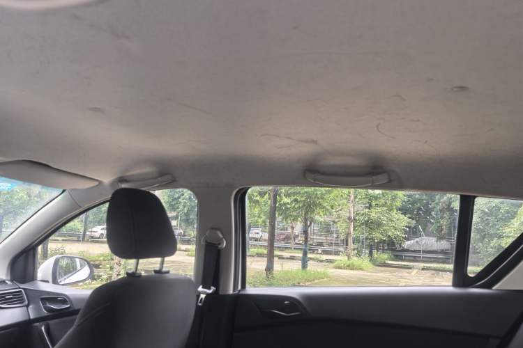 Used Baojun 310 2016 1.2L manual Comfort trim level Headliner