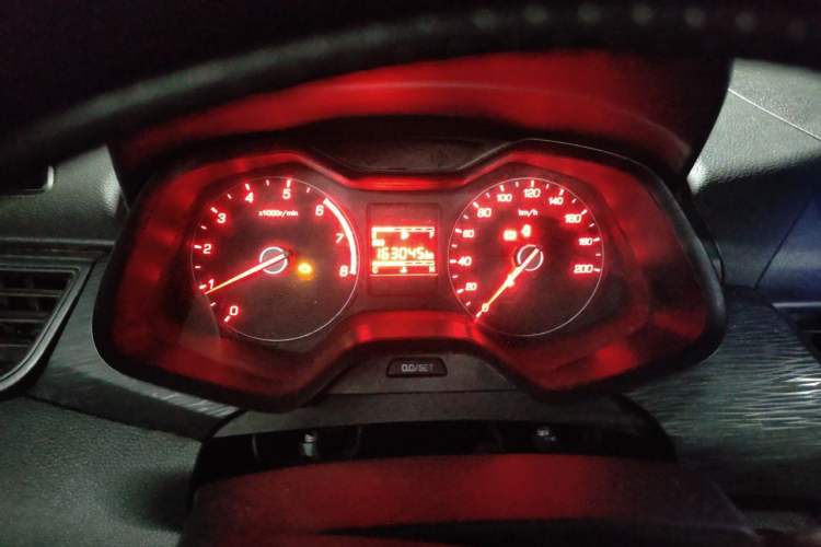 Used Baojun 310 2016 1.2L manual Comfort trim level Instrument Cluster