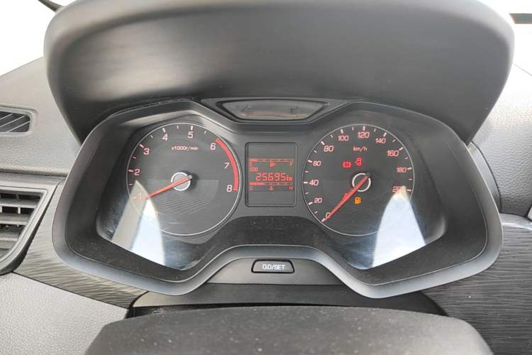 Used Baojun 310 2016 1.2L manual Comfort trim level Instrument Cluster