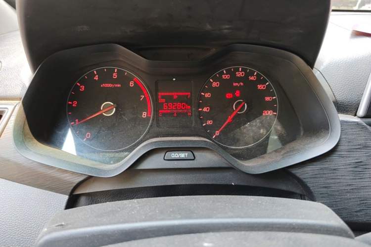 Used Baojun 310 2016 1.2L manual Comfort trim level Instrument Cluster