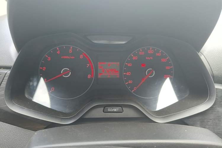 Used Baojun 310 2016 1.2L manual Comfort trim level Instrument Cluster