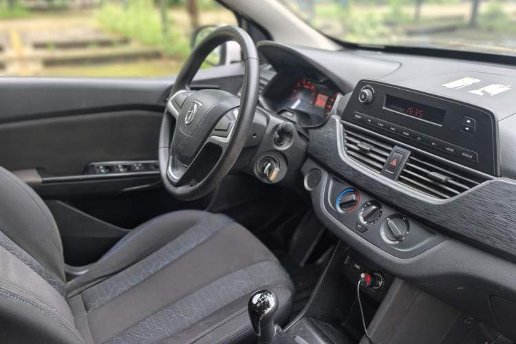 Used Baojun 310 2016 1.2L manual Comfort trim level Interior 1