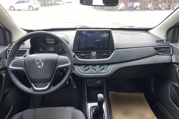 Used Baojun 310 2016 1.2L manual Comfort trim level Interior 1