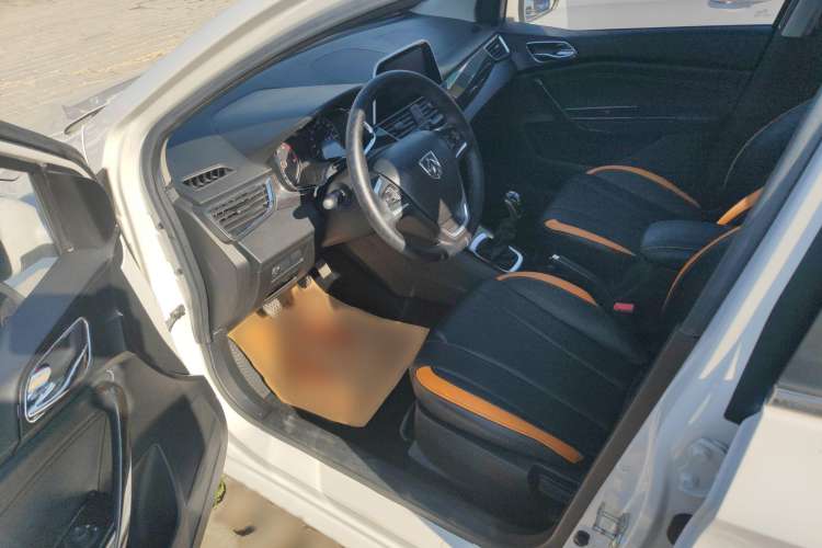 Used Baojun 310 2016 1.2L Manual Luxury Model Interior 2