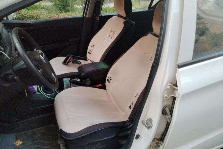 Used Baojun 310 2016 1.2L manual Comfort trim level Interior 2