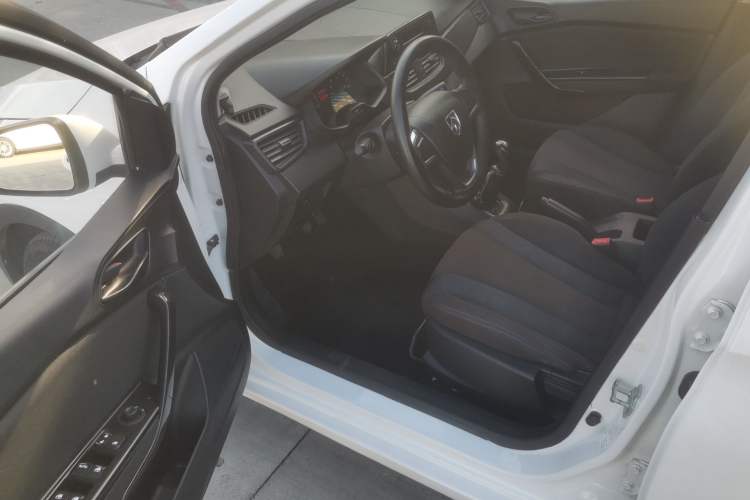 Used Baojun 310 2016 1.2L manual Comfort trim level Interior 2