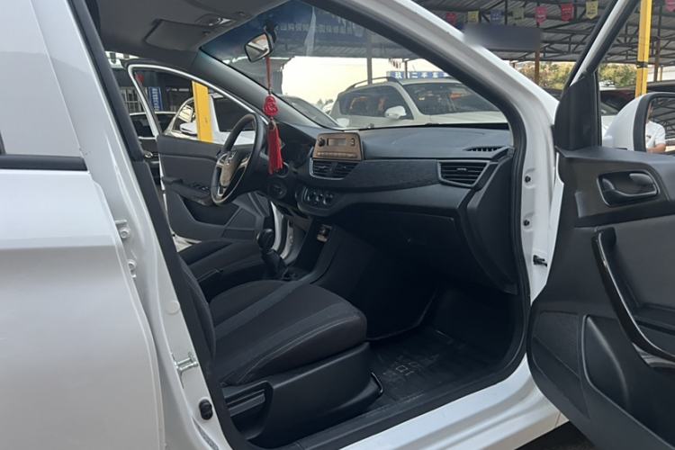 Used Baojun 310 2016 1.2L manual Comfort trim level Interior 2