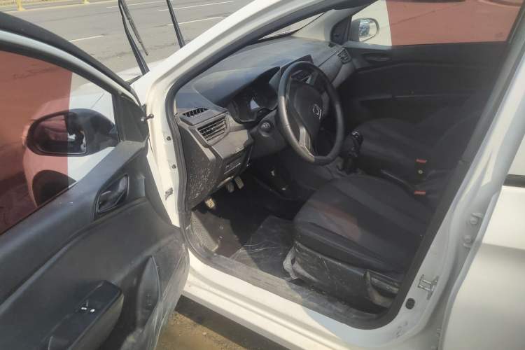 Used Baojun 310 2016 1.2L Manual Value Edition Interior 2