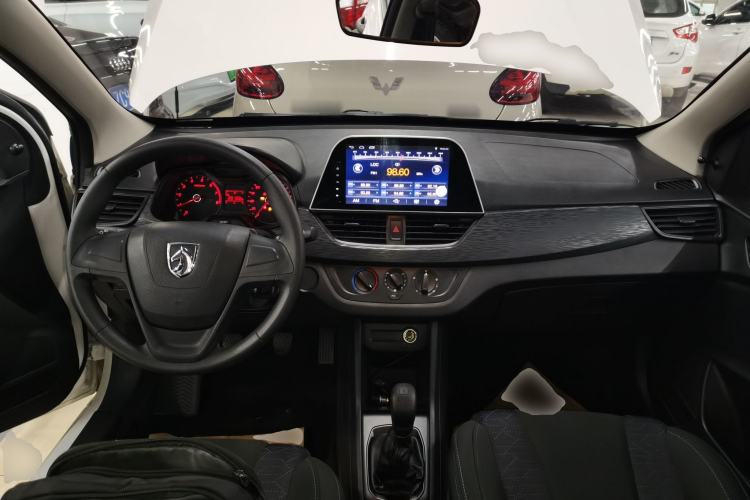 Used Baojun 310 2016 1.2L Manual Value Edition Interior 2