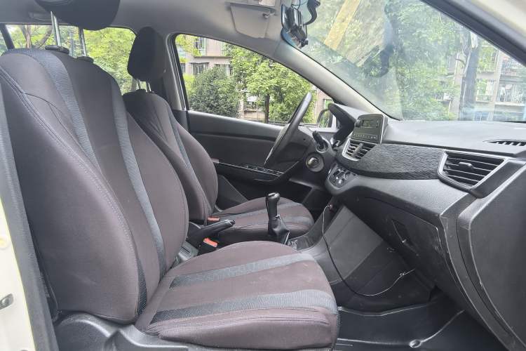 Used Baojun 310 2016 1.2L manual Comfort trim level Interior 2