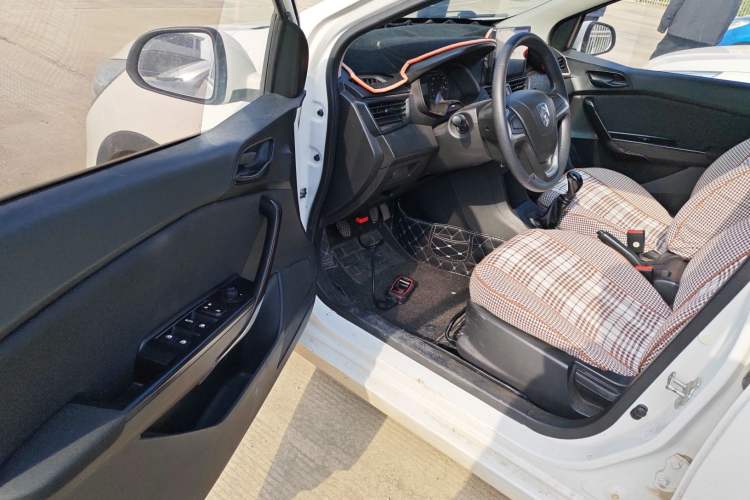 Used Baojun 310 2016 1.2L manual Comfort trim level Interior 3