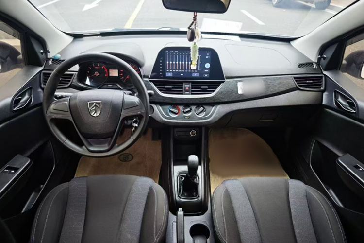Used Baojun 310 2016 1.2L Manual Value Edition Interior 3