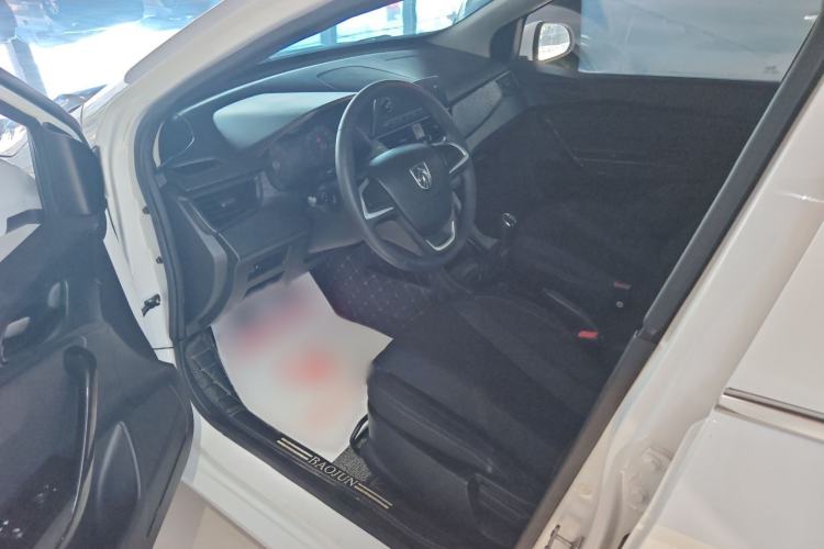 Used Baojun 310 2016 1.2L manual Comfort trim level Interior 3