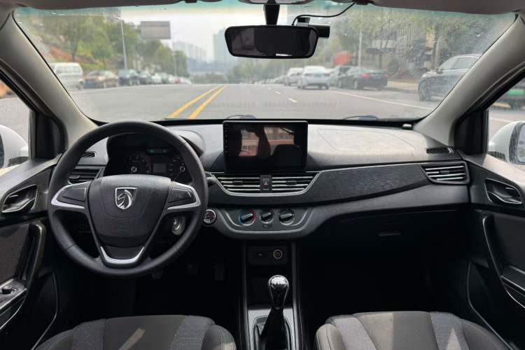 Used Baojun 310 2016 1.2L manual Comfort trim level Interior 3