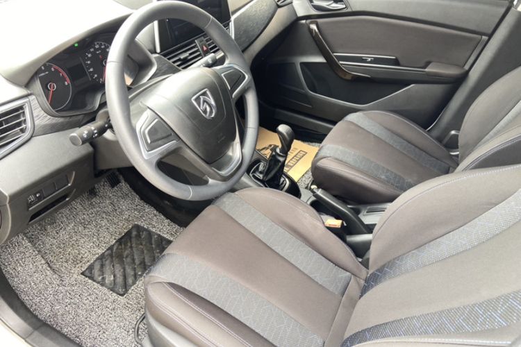 Used Baojun 310 2016 1.2L manual Comfort trim level Interior 3