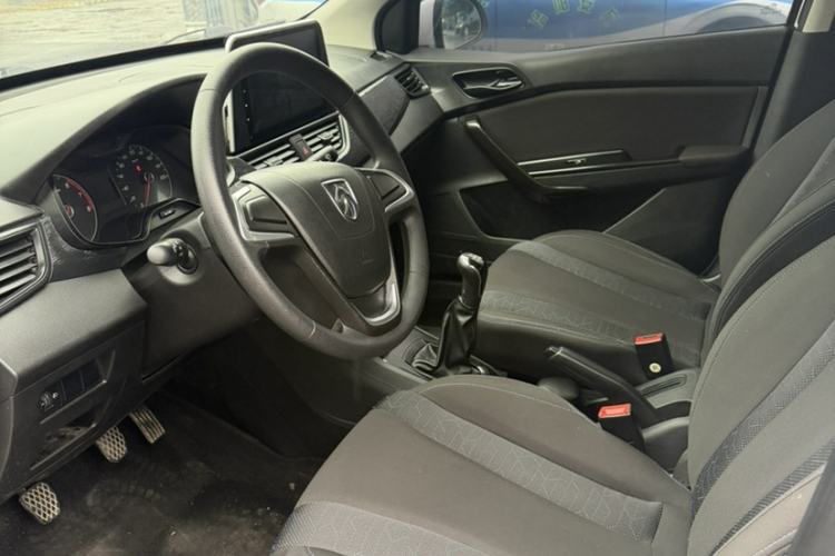 Used Baojun 310 2016 1.2L manual Comfort trim level Interior 4