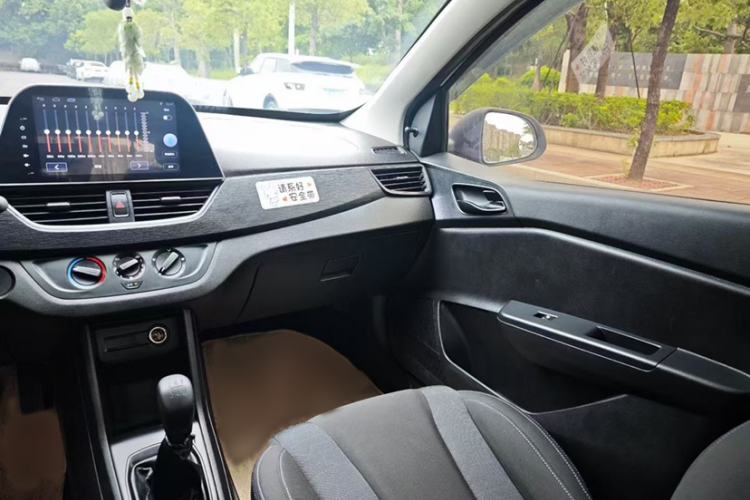 Used Baojun 310 2016 1.2L Manual Value Edition Interior 4