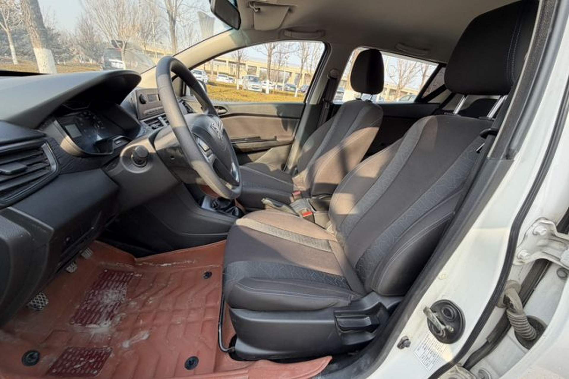 Used Baojun 310 2016 1.2L manual Comfort trim level Interior 4