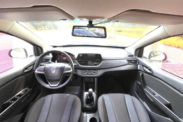 Used Baojun 310 2016 1.2L manual Comfort trim level Interior 4