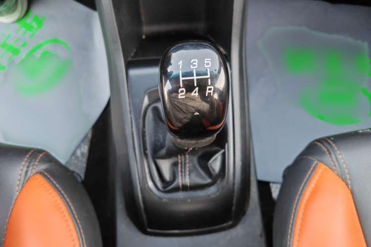 Used Baojun 310 2016 1.2L manual Comfort trim level Interior 4