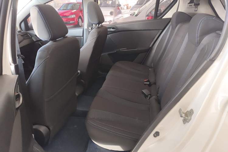 Used Baojun 310 2016 1.2L manual Comfort trim level Interior 4
