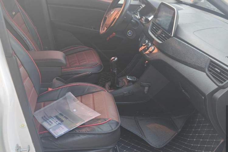 Used Baojun 310 2016 1.2L Manual Value Edition Interior 4