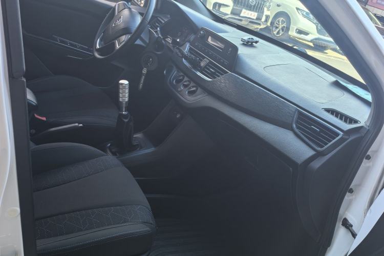Used Baojun 310 2016 1.2L manual Comfort trim level Interior 4