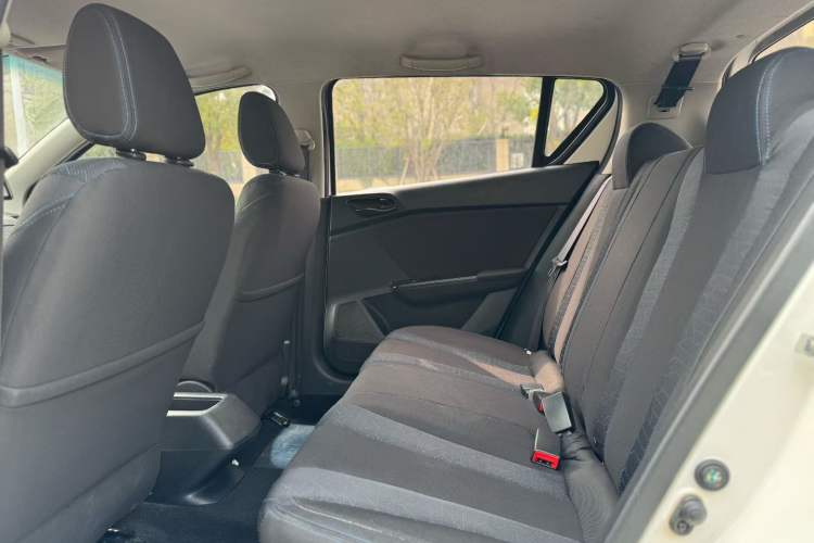 Used Baojun 310 2016 1.2L manual Comfort trim level Interior 4