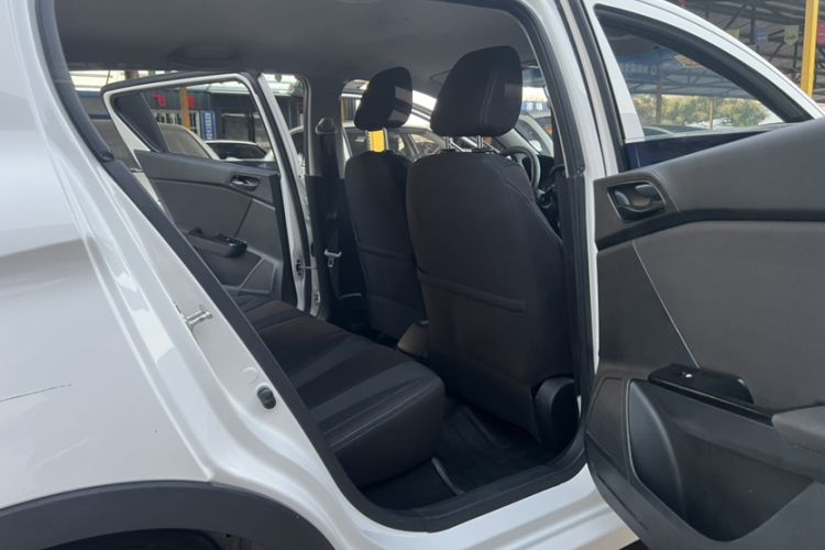 Used Baojun 310 2016 1.2L manual Comfort trim level Interior 4