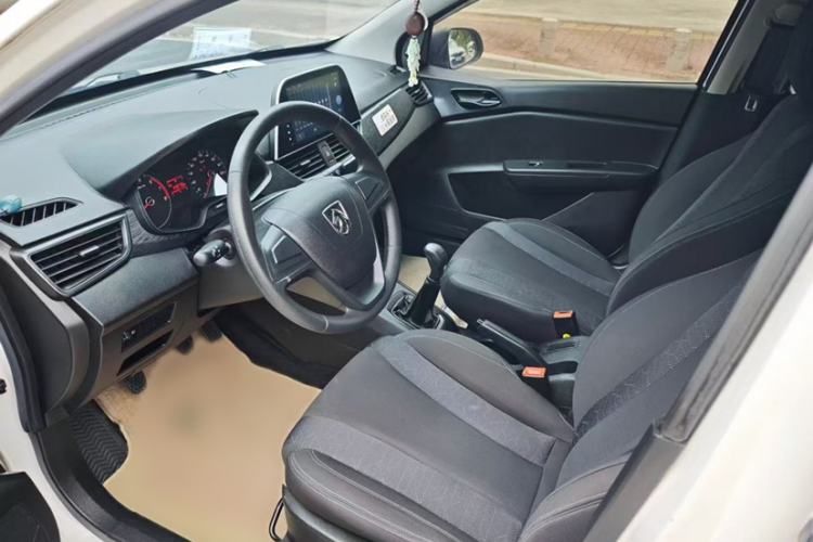 Used Baojun 310 2016 1.2L Manual Value Edition Interior 5