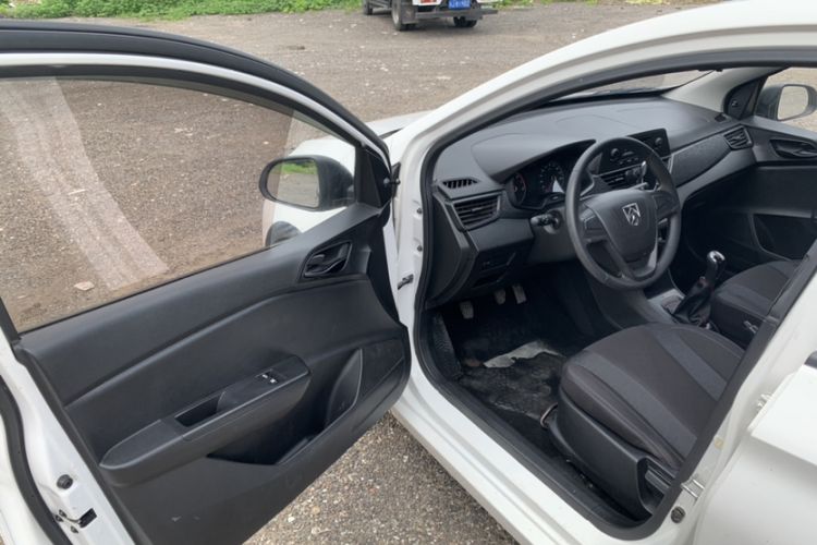 Used Baojun 310 2016 1.2L Manual Value Edition Interior 5
