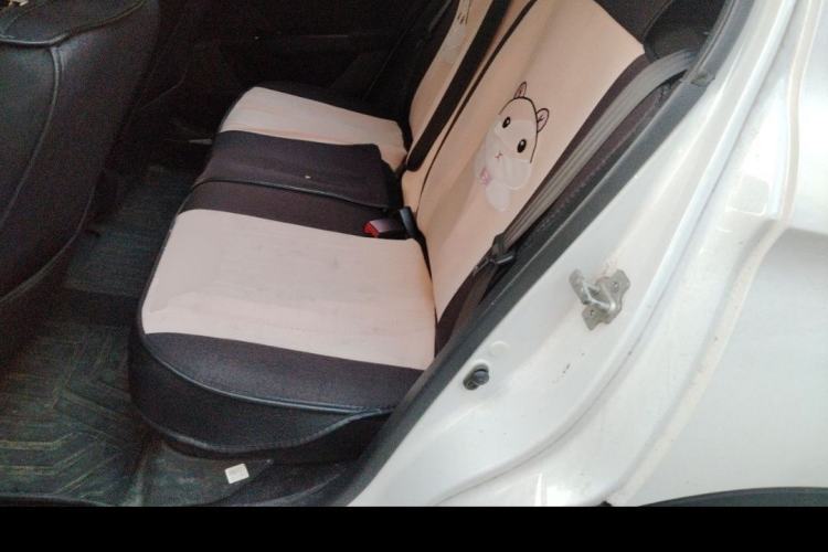 Used Baojun 310 2016 1.2L manual Comfort trim level Interior 5