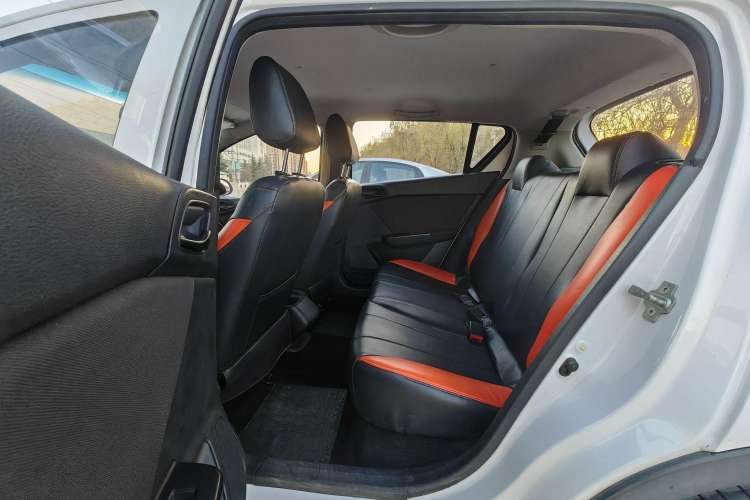 Used Baojun 310 2016 1.2L manual Comfort trim level Interior 6