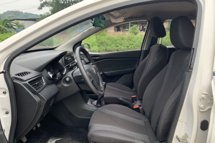 Used Baojun 310 2016 1.2L Manual Value Edition Interior 6