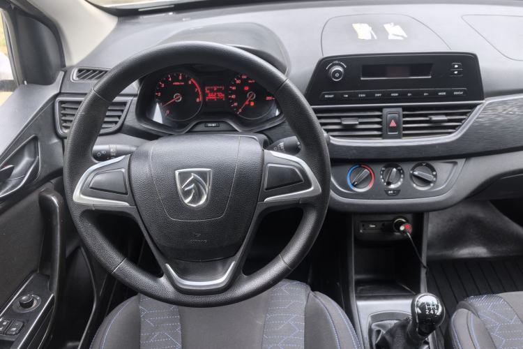 Used Baojun 310 2016 1.2L manual Comfort trim level Interior 8