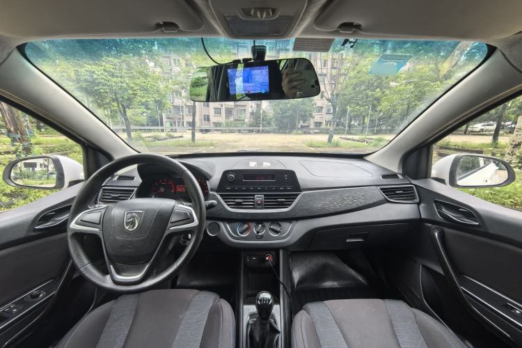 Used Baojun 310 2016 1.2L manual Comfort trim level Interior 9