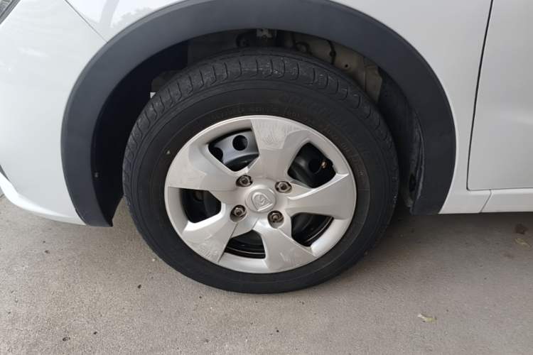 Used Baojun 310 2016 1.2L manual Comfort trim level Left Front Wheel Hub