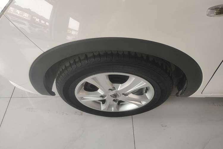 Used Baojun 310 2016 1.2L manual Comfort trim level Left Front Wheel Hub