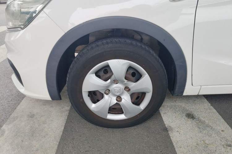 Used Baojun 310 2016 1.2L manual Comfort trim level Left Front Wheel Hub