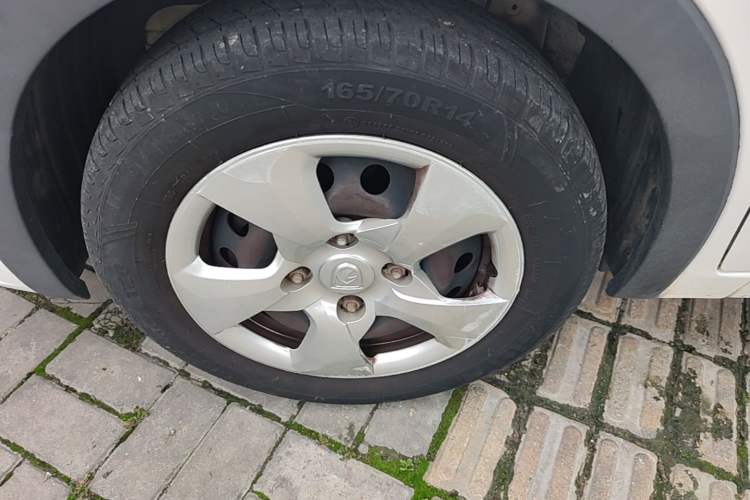 Used Baojun 310 2016 1.2L manual Comfort trim level Left Front Wheel Hub