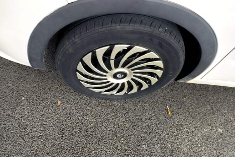 Used Baojun 310 2016 1.2L manual Comfort trim level Left Front Wheel Hub