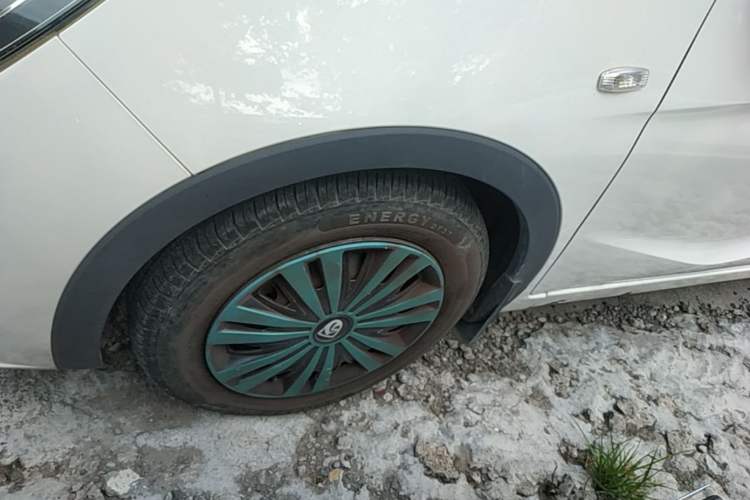 Used Baojun 310 2016 1.2L manual Comfort trim level Left Front Wheel Hub