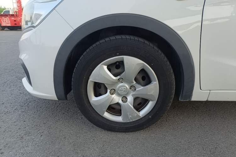 Used Baojun 310 2016 1.2L manual Comfort trim level Left Front Wheel Hub