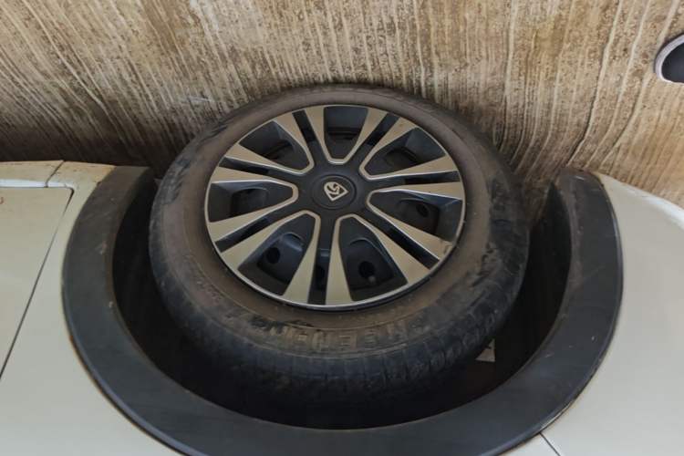 Used Baojun 310 2016 1.2L manual Comfort trim level Left Front Wheel Hub