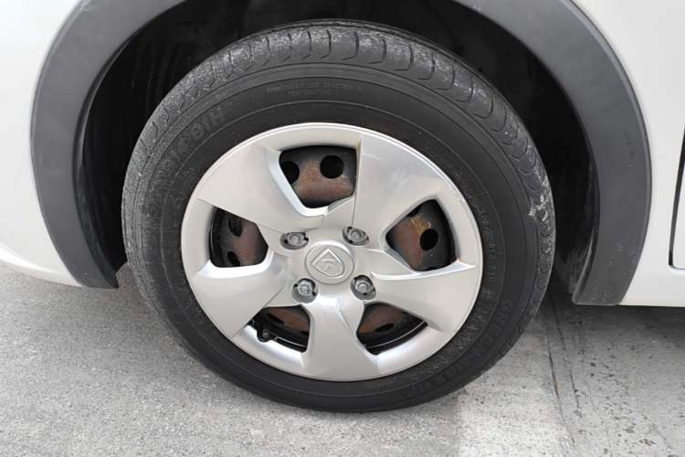 Used Baojun 310 2016 1.2L manual Comfort trim level Left Front Wheel Hub