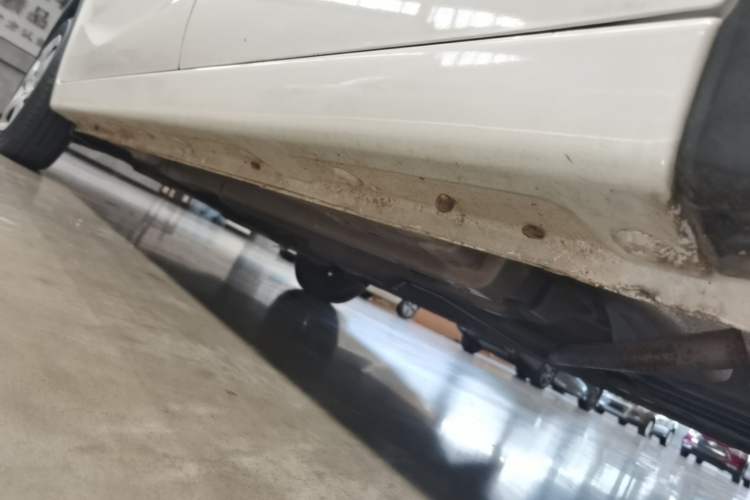Used Baojun 310 2016 1.2L manual Comfort trim level Left Side Sill